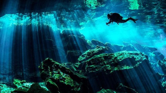 Cenote na península de Yucatán