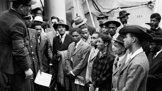Ямайские иммигранты из Империи Windrush в Тилбери 22 июня 1948 года