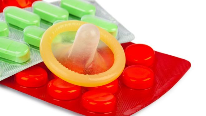 презерватив и таблетки