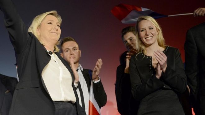 Марин Ле Пен (слева), лидер политической партии Национального фронта Франции и Марион Марешаль-Ле Пен (справа)