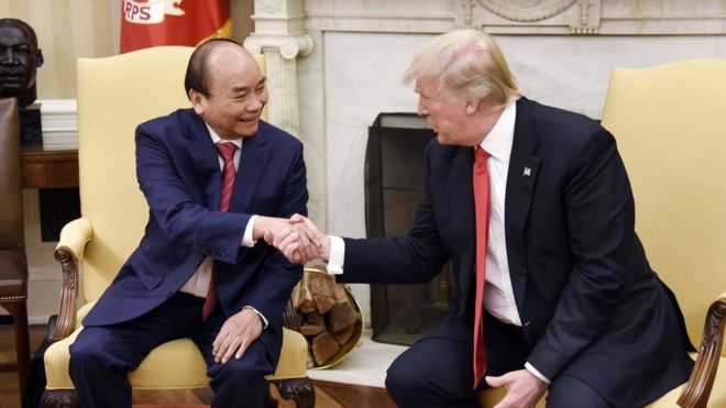 Thủ tướng Việt Nam Nguyễn Xuân Phúc gặp Tổng thống Mỹ Donald Trump ngày 31/5