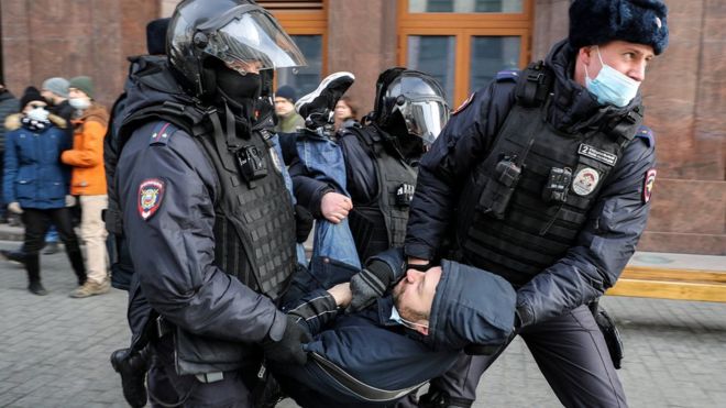 Miles de personas fueron arrestadas durante protestas en Rusia