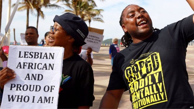 Протестующие на марше за права геев в Дурбане, Южная Африка, 2014 г.