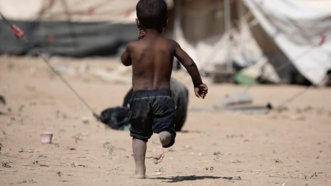 Сирийский мальчик в лагере беженцев