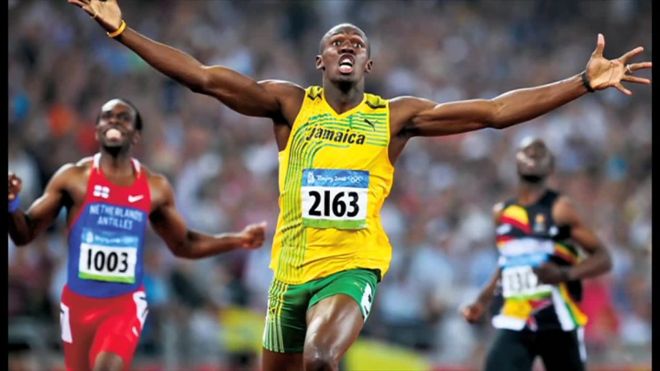 リオデジャネイロ五輪の陸上男子100メートルでジャマイカのウサイン・ボルト選手が金メダルを獲得し、史上初めて3大会連続制覇を達成した。ボルト選手の両親にインタビューした。