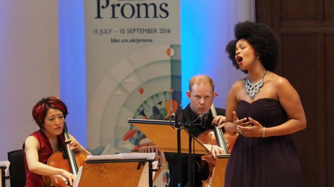 Сопрано Голда Шульц выступала с виолончелистами на BBC Proms в 2016 году
