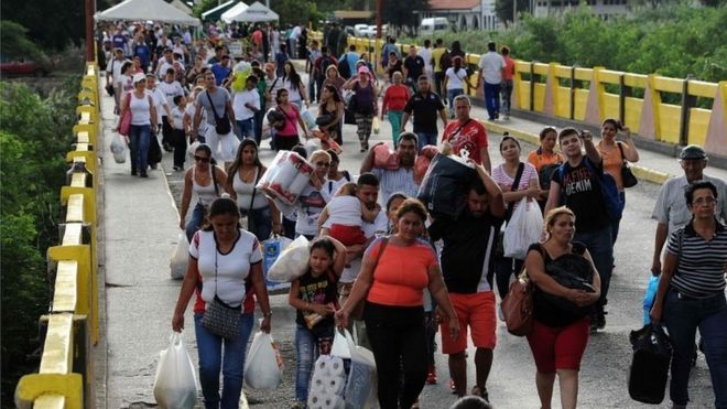 Venezuelans at the bridge from Cucuta in Colombia returning to San Antonio de Tachira in Venezuela, on July 10, 2016.