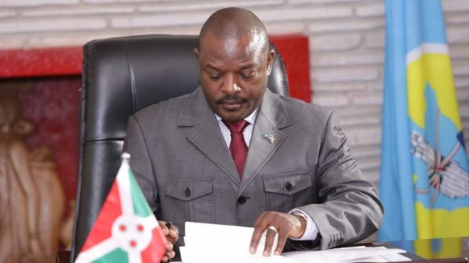 Rais Nkurunziza akiidhinisha marekebisho ya katiba