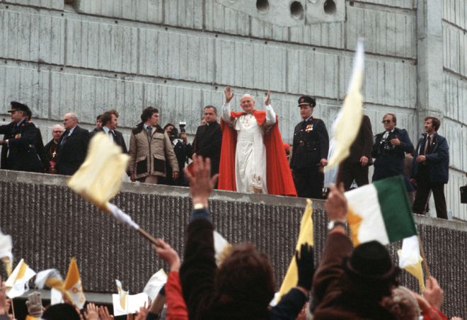 Папа Иоанн Павел II во время своего визита в Ирландию в 1979 году