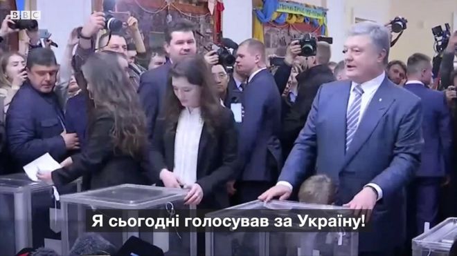 Петро Порошенко голосує