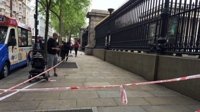 Британский музей был временно закрыт, в то время как полиция разобралась с активистами в здании
