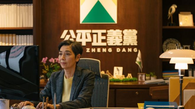 賴佩霞在Netflix臺劇《人選之人－造浪者》飾演總統候選人林月真