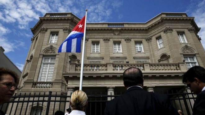 20 июля 2015 года в посольстве Кубы в Вашингтоне развевается кубинский флаг.