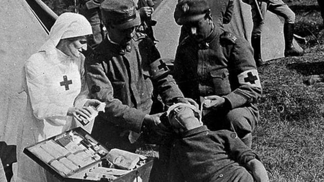 Médicos e enfermeira na 1ª Guerra Mundial