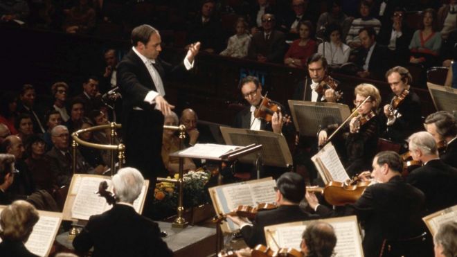 Пьер Булез с симфоническим оркестром BBC в 1972 году