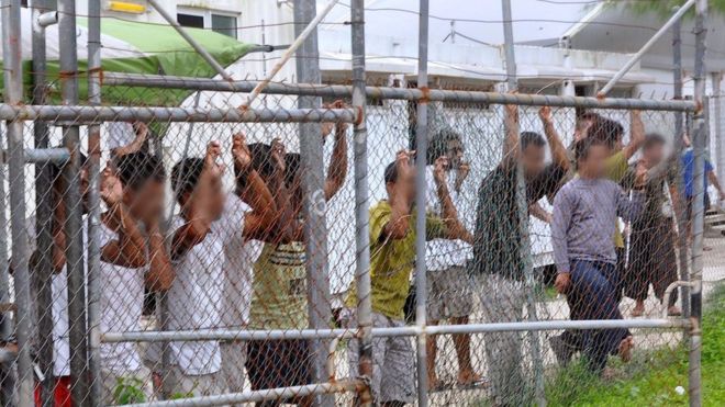 تُظهر هذه الصورة التي التقطت في عام 2014 طالبي اللجوء في مركز احتجاز جزيرة مانوس الأسترالي في بابوا غينيا الجديدة
