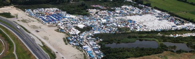Аэрофотоснимок лагеря мигрантов из Кале, известного как Джунгли