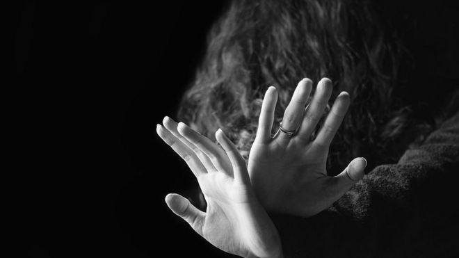 கோவை பள்ளி மாணவி: ஆண் நண்பர் முன்னிலையிலேயே கூட்டு பாலியல் வல்லுறவு