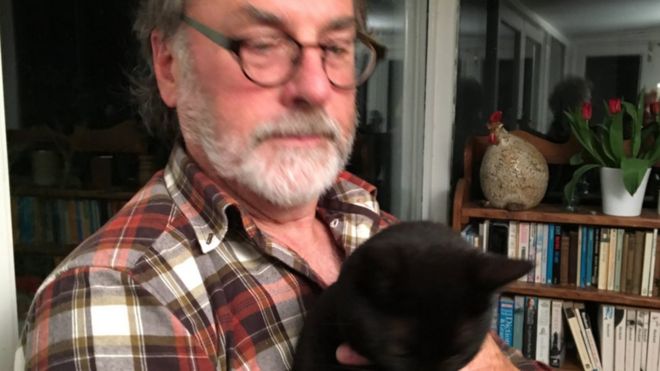 Стюарт Эванс со своей кошкой