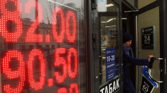 Почему крупнейшие российские банки перестали принимать доллары и евро через банкоматы?