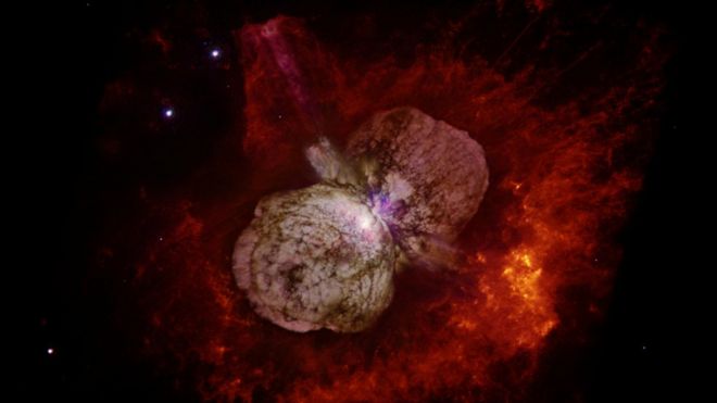 Eta Carinae, estrela mais luminosa da Via Láctea, perderá nuvem de poeira que hoje ofusca seu brilho quando vista da Terra.