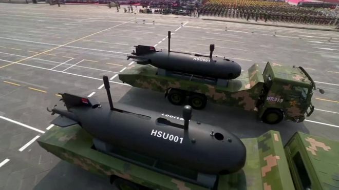 Подводный дрон HSU-001 впервые показан публике на площади Тяньаньмэнь в Пекине 1 октября 2019 года.
