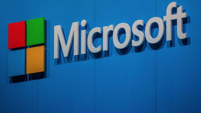 У Microsoft есть специальная команда по безопасности в Интернете, которая удаляет и сообщает о незаконных изображениях