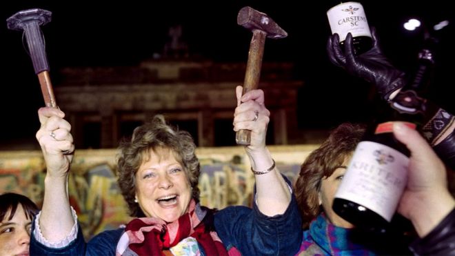 Berlin Wall celebrations, 15 Nov 89