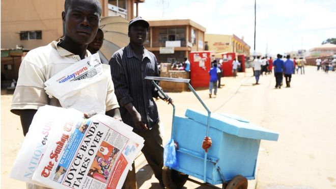 Продавец газет в Малави