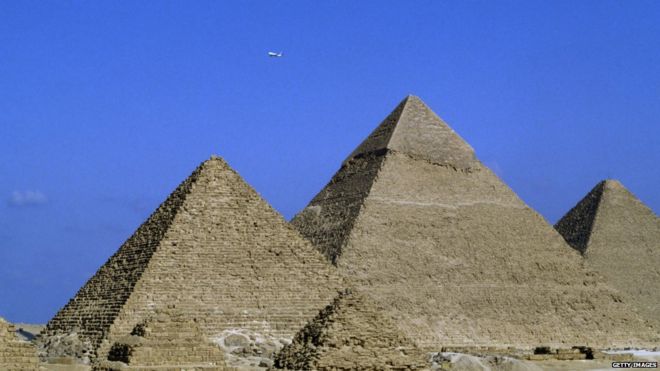 Firavunların mezarı olan piramitler binyıllar önce inşa edilmişti