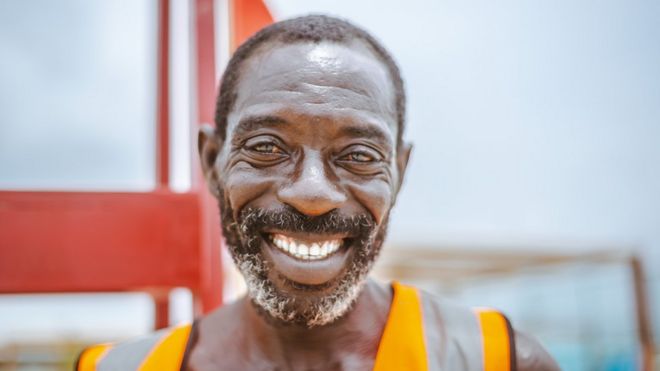 Спасатель Николас Пол в Лагосе, Нигерия