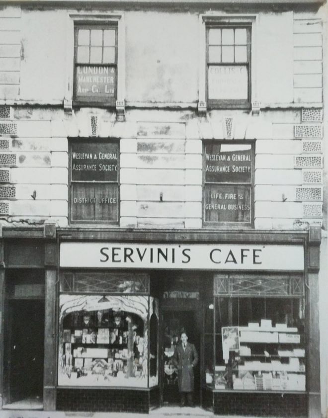 Так выглядело кафе Сервини в 1934 году, через год после открытия