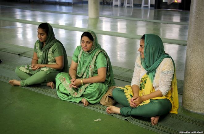 Женщины в сикхском храме