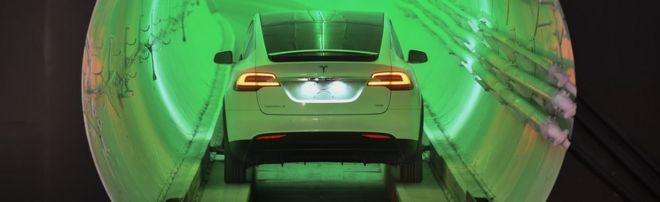 Автомобиль Тесла в тестовом туннеле ЛА. 18 декабря 2018