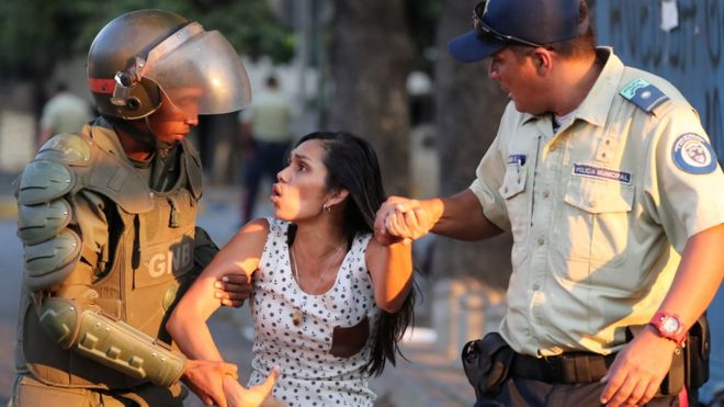 Женщина задержана силами безопасности после разграбления