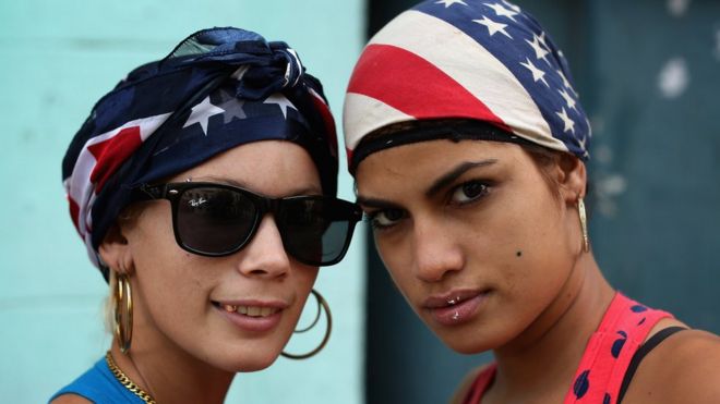 Dos jóvenes latinas en Estados Unidos.