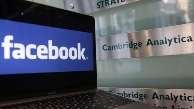 Логотипы Facebook и Cambridge Analytica
