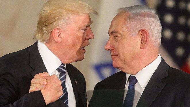 Президент США Дональд Трамп и премьер-министр Израиля Биньямин Нетаньяху в Музее Израиля в Иерусалиме. 23 мая 2017 г.
