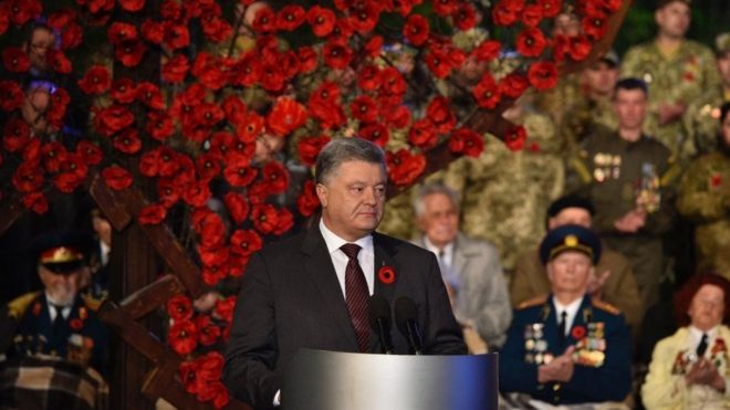 Петро Порошенко виступав у рамках акції "Перша хвилина миру" у Національному музеї історії України у Другій світовій війні