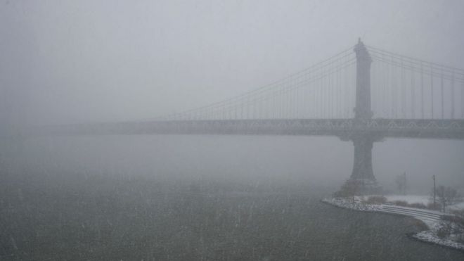 Манхэттенский мост во время зимнего шторма