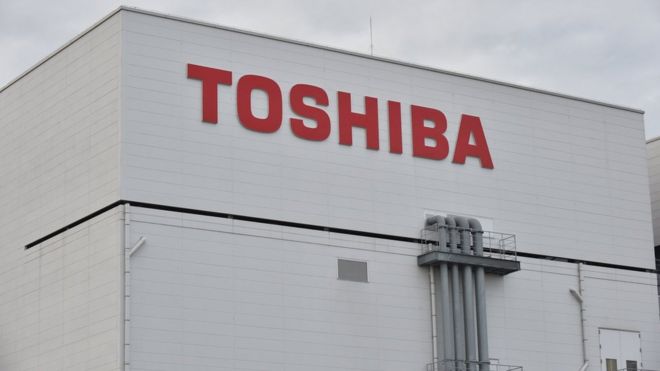 13 октября 2017 года на заводе Toshiba Memory Corporation в Йоккаичи, префектура Миэ, будет отображаться логотип Toshiba.