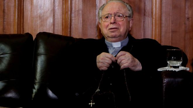 Чилийский священник Фернандо Карадима, изображенный в Сантьяго, Чили,