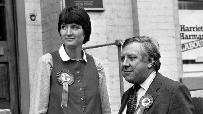 Гарриет Харман в предвыборной кампании 1982 года с тогдашним теневым секретарем внутренних дел Роем Хаттерсли