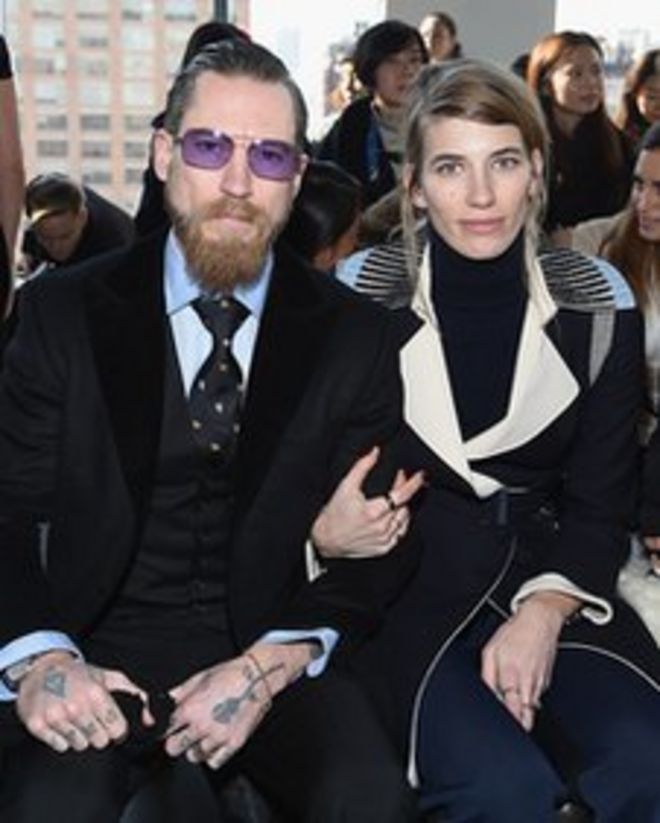 Джастин О'Ши (слева) и давняя подруга Вероника Хайльбруннер на показе коллекции Calvin Klein Collection 19 февраля 2015 года в Нью-Йорке