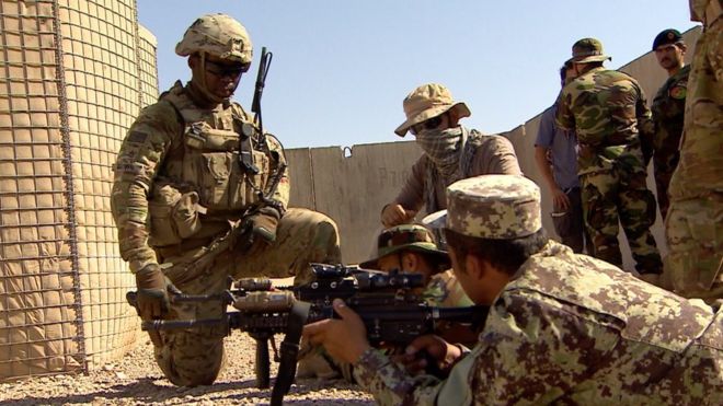 Американские войска обучают 215-й корпус афганской армии в Гильменде, Афганистан, июль 2016 года