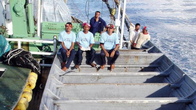 Мексиканские рыбаки Хесус Видана (слева), Сальвадор Ордоньес (в центре) и Лусио Рендон (справа)