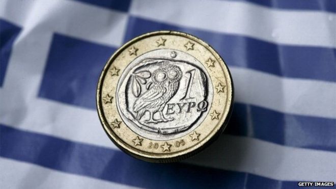 греческий евро на греческом флаге