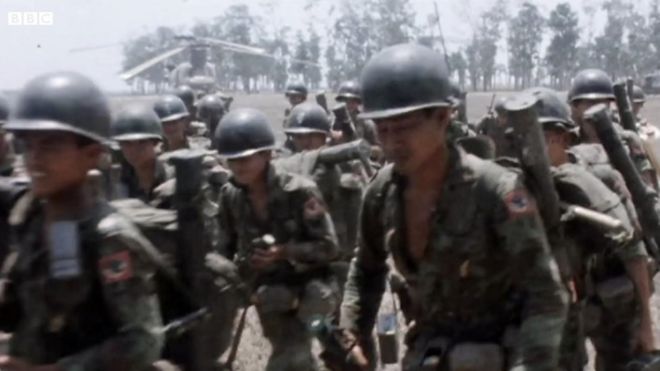 Phóng viên chiến trường của BBC Don Anderson có mặt cùng quân lực VNCH không xa ngoại vi Xuân Lộc khi giao tranh ác liệt với quân miền Bắc đang diễn ra tại đây.