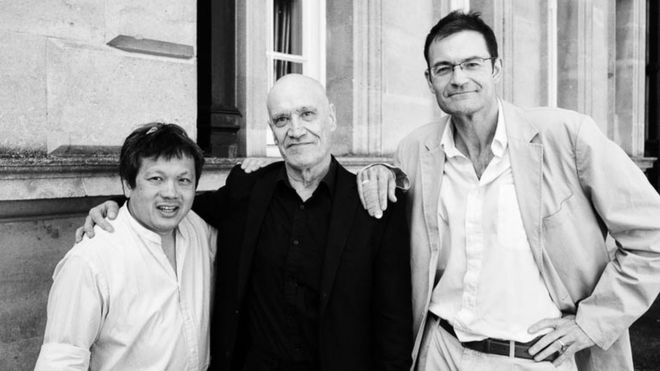 Чарли Чан с музыкантом Вилко Джонсоном и Эммануэлем Хуге