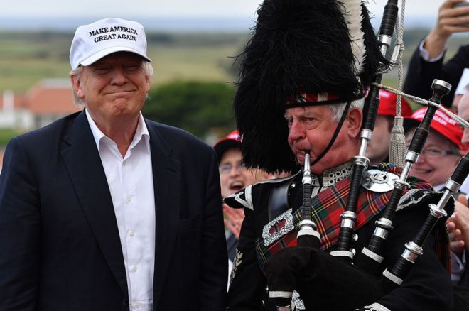 Трамп с трубками из шотландских мешков